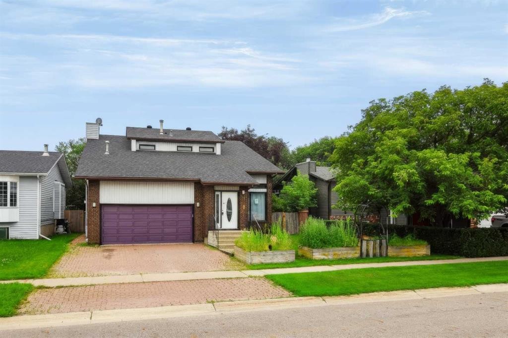 245 Bacon Place, Fort Mcmurray, AB - Outdoor With Facade