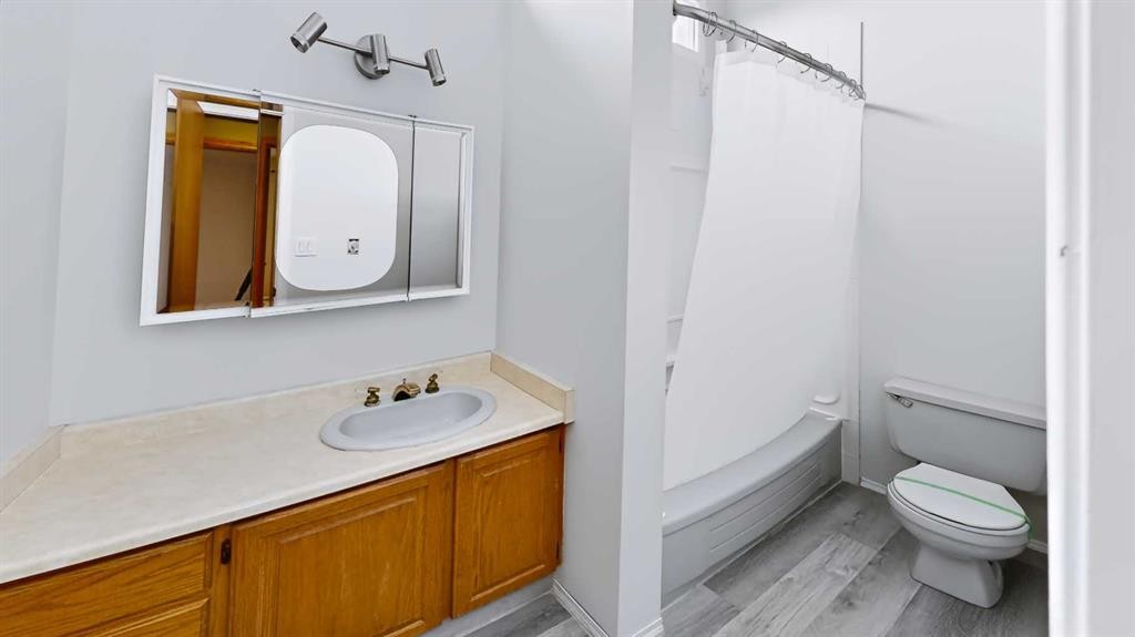 245 Bacon Place, Fort Mcmurray, AB - Indoor Photo Showing Bathroom