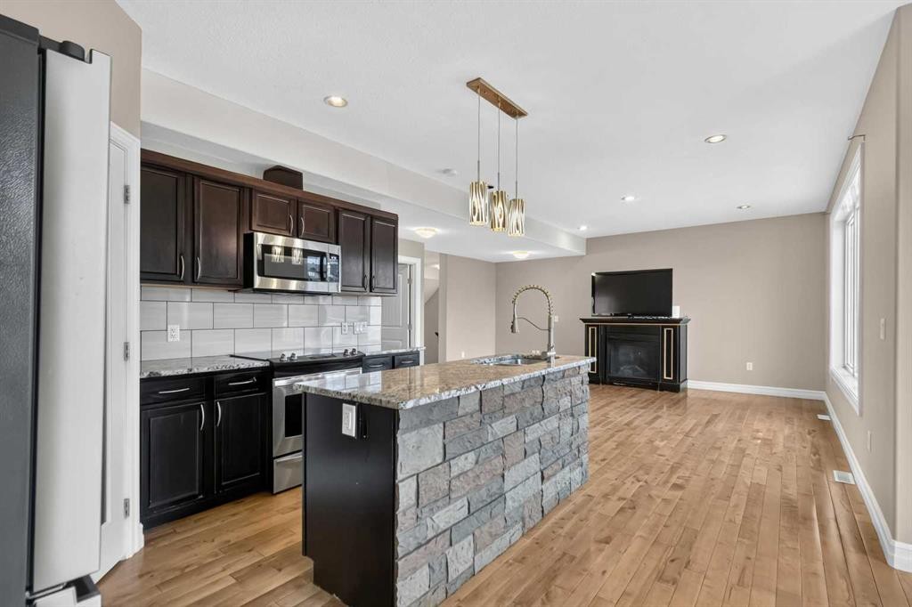 104 Killdeer Way, Fort Mcmurray, AB - Indoor Photo Showing Kitchen With Upgraded Kitchen