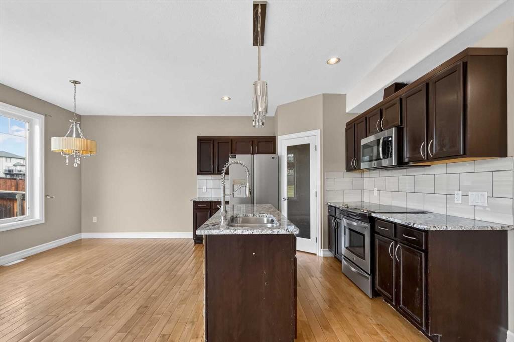 104 Killdeer Way, Fort Mcmurray, AB - Indoor Photo Showing Kitchen With Double Sink