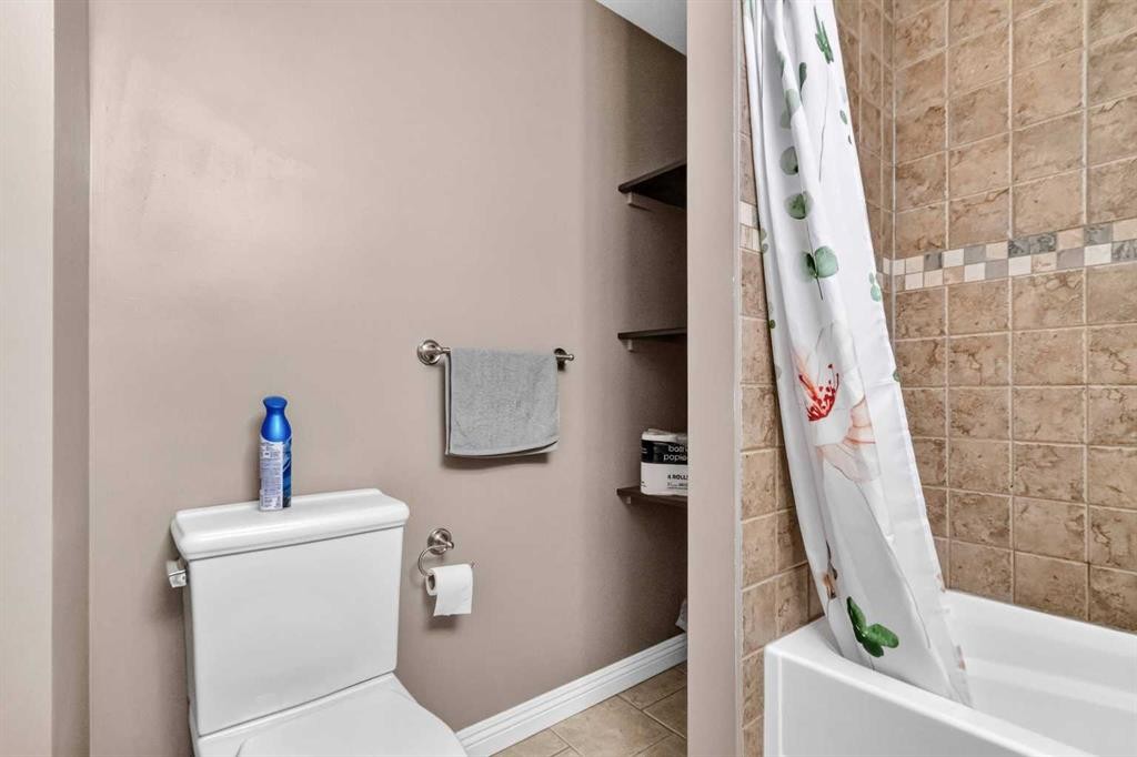 177 Leigh Crescent, Fort Mcmurray, AB - Indoor Photo Showing Bathroom