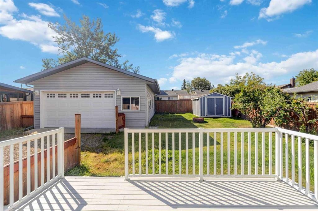 177 Leigh Crescent, Fort Mcmurray, AB - Outdoor With Deck Patio Veranda With Exterior