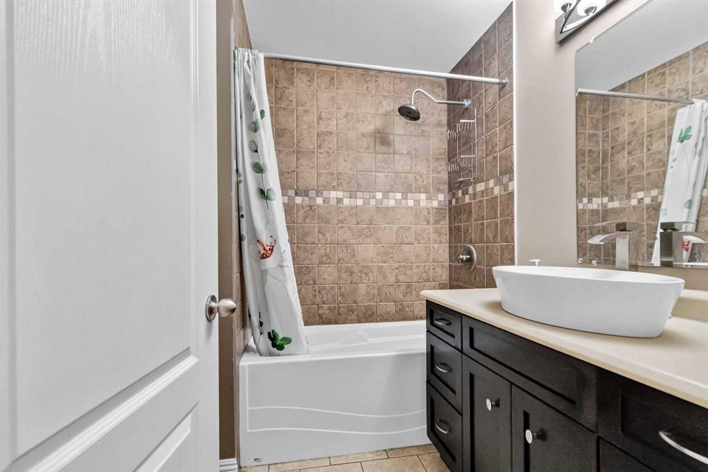 177 Leigh Crescent, Fort Mcmurray, AB - Indoor Photo Showing Bathroom
