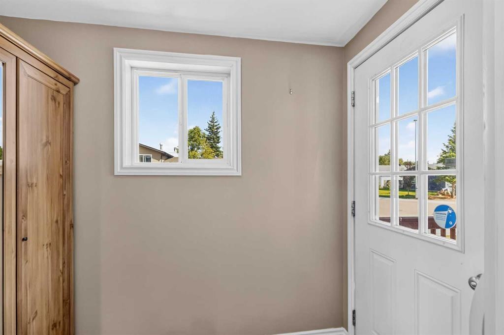 177 Leigh Crescent, Fort Mcmurray, AB - Indoor Photo Showing Other Room