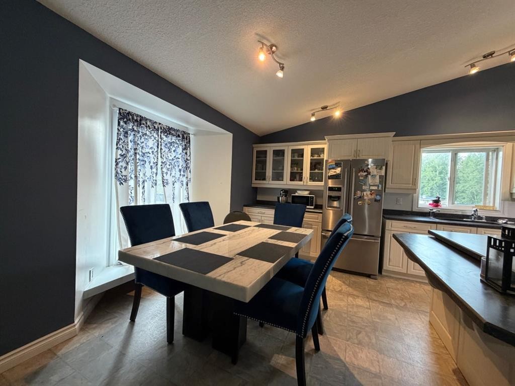708 6 Street, Smith, AB - Indoor Photo Showing Dining Room