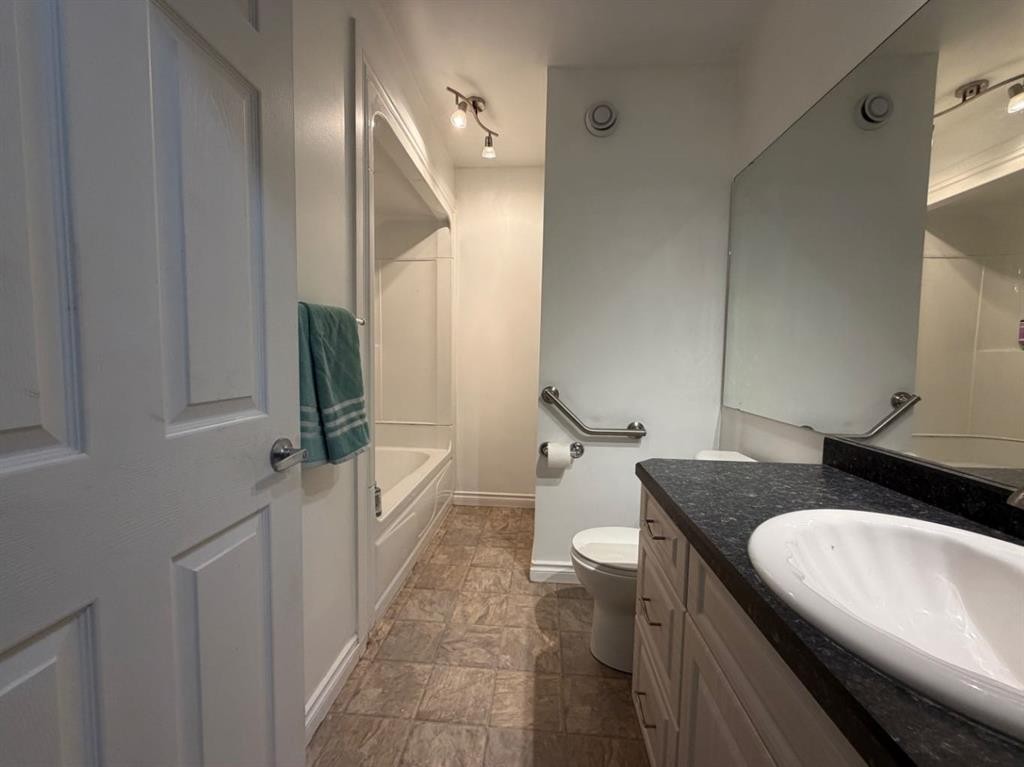 708 6 Street, Smith, AB - Indoor Photo Showing Bathroom