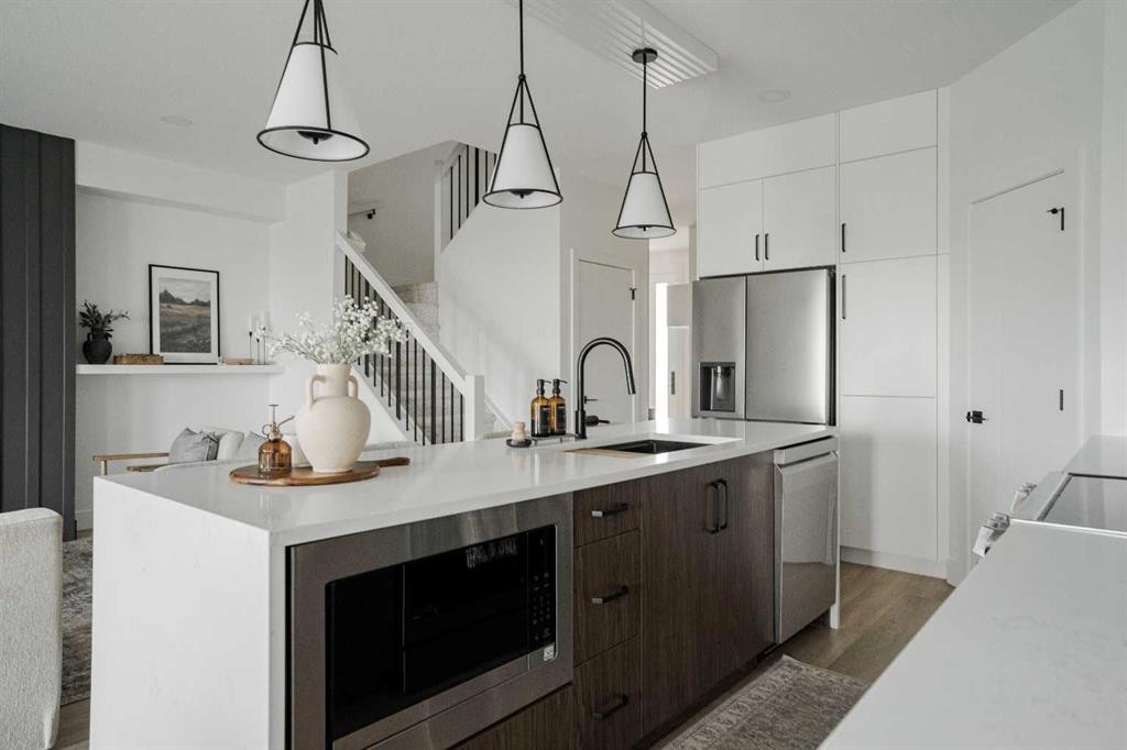 123 Athabasca Crescent, Fort Mcmurray, AB - Indoor Photo Showing Kitchen With Upgraded Kitchen