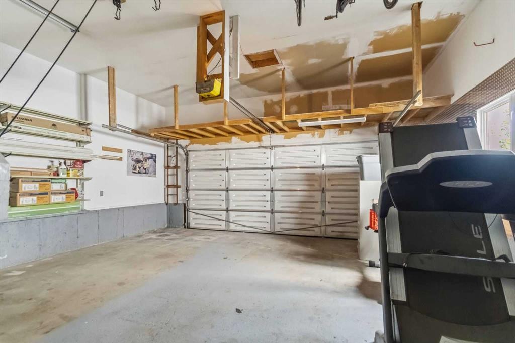 125 Oaks Crescent, Fort Mcmurray, AB - Indoor Photo Showing Garage