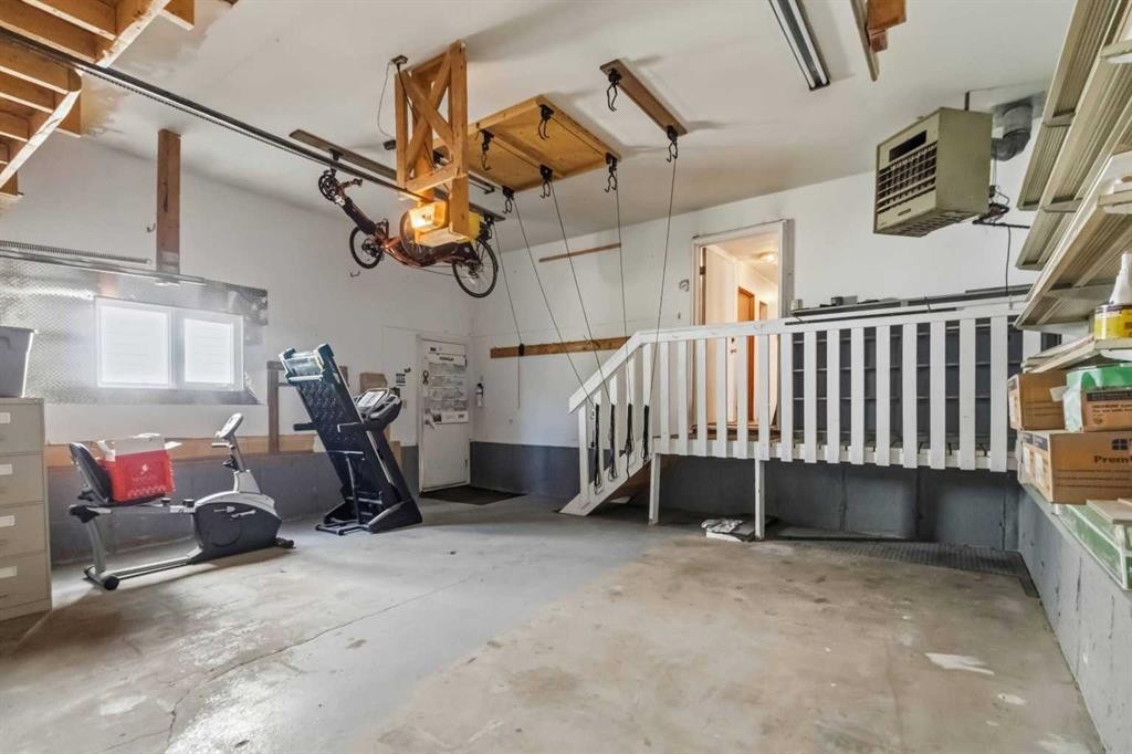 125 Oaks Crescent, Fort Mcmurray, AB - Indoor Photo Showing Garage