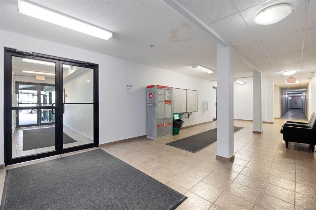 2302-200 Lougheed Drive, Fort Mcmurray, AB - Indoor Photo Showing Other Room