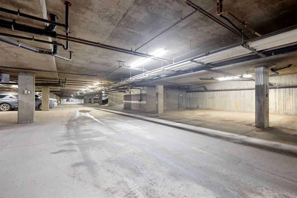 2302-200 Lougheed Drive, Fort Mcmurray, AB - Indoor Photo Showing Garage