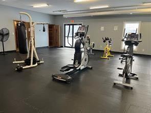 2302-200 Lougheed Drive, Fort Mcmurray, AB - Indoor Photo Showing Gym Room