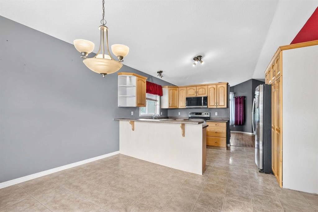 337 Diefenbaker Drive, Fort Mcmurray, AB - Indoor Photo Showing Kitchen
