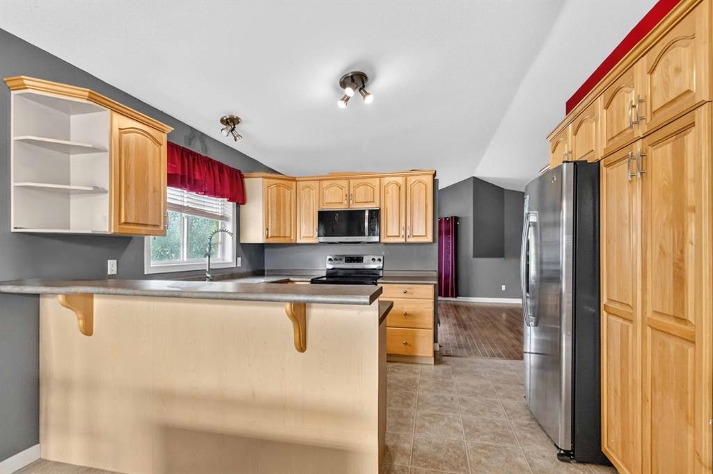 337 Diefenbaker Drive, Fort Mcmurray, AB - Indoor Photo Showing Kitchen