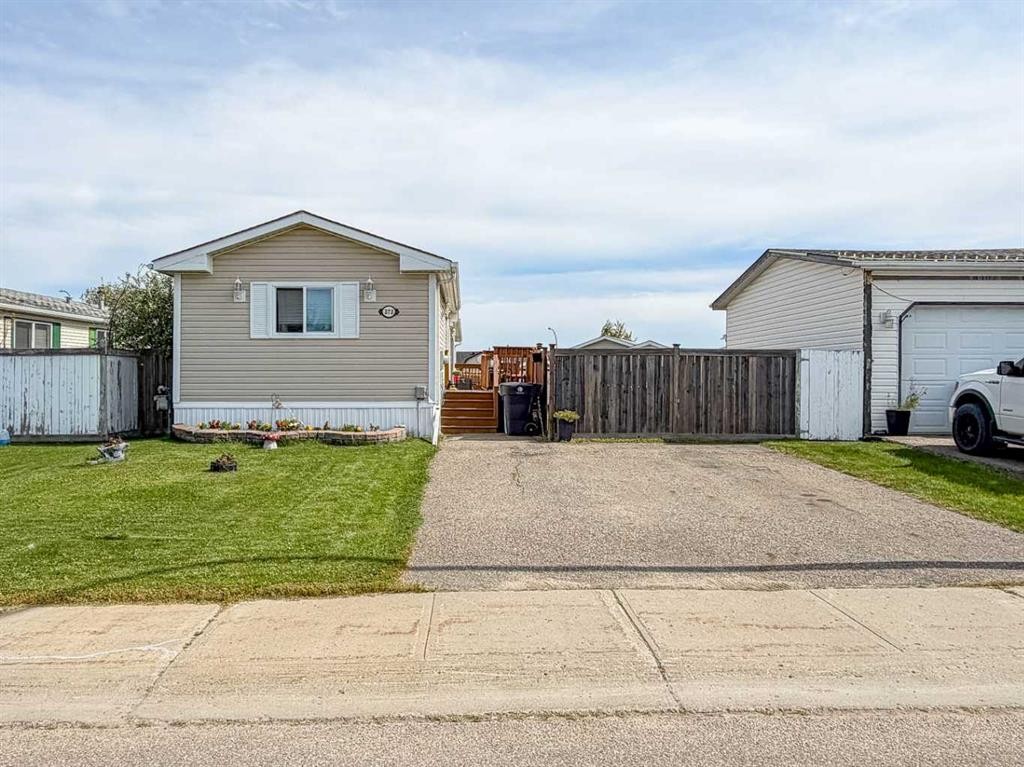 373 Harpe Way, Fort Mcmurray, AB - Outdoor