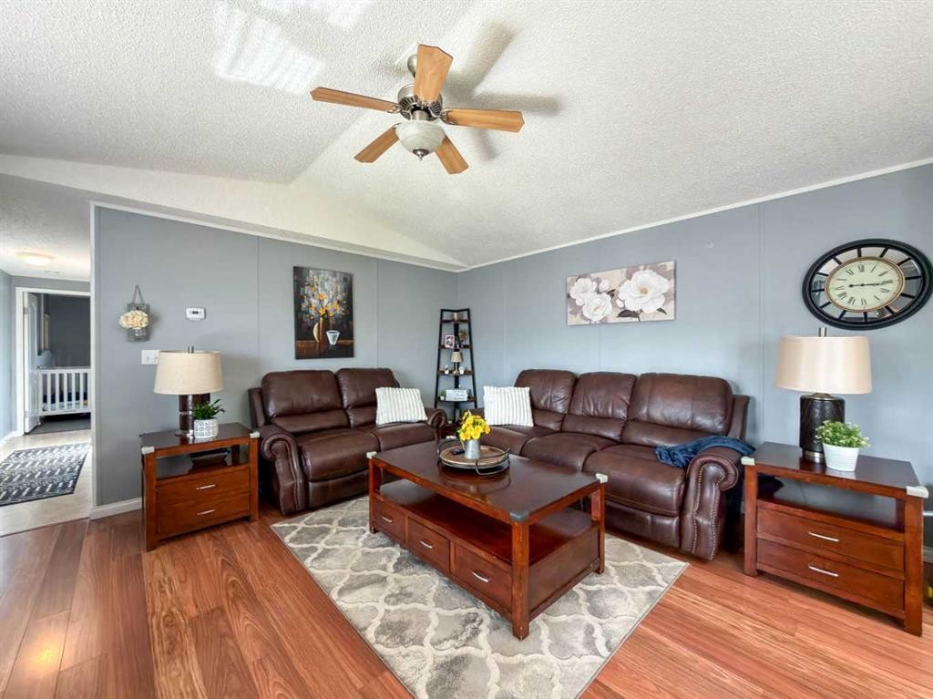 373 Harpe Way, Fort Mcmurray, AB - Indoor Photo Showing Living Room
