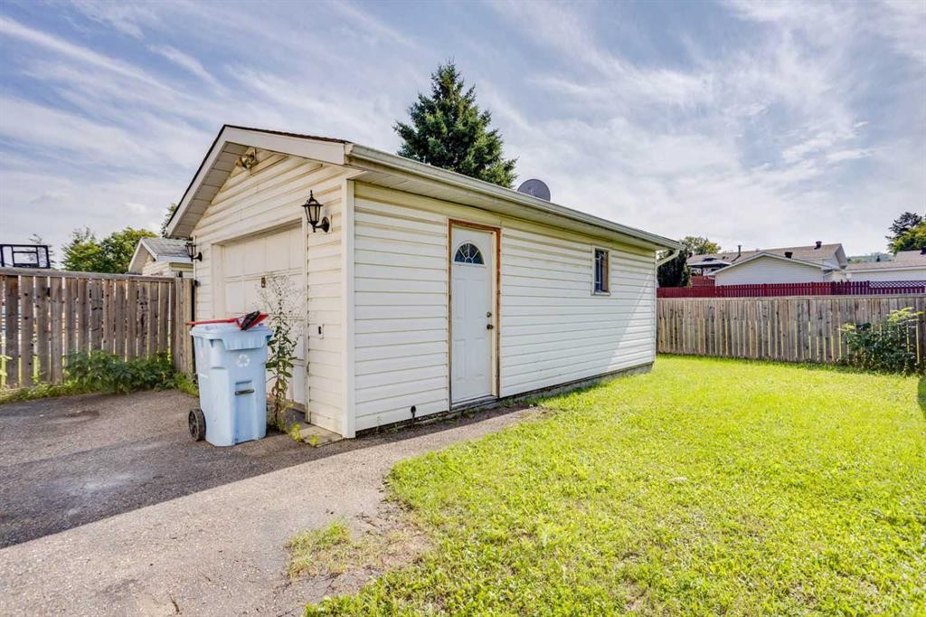 33 Poplar Crescent, Fort Mcmurray, AB