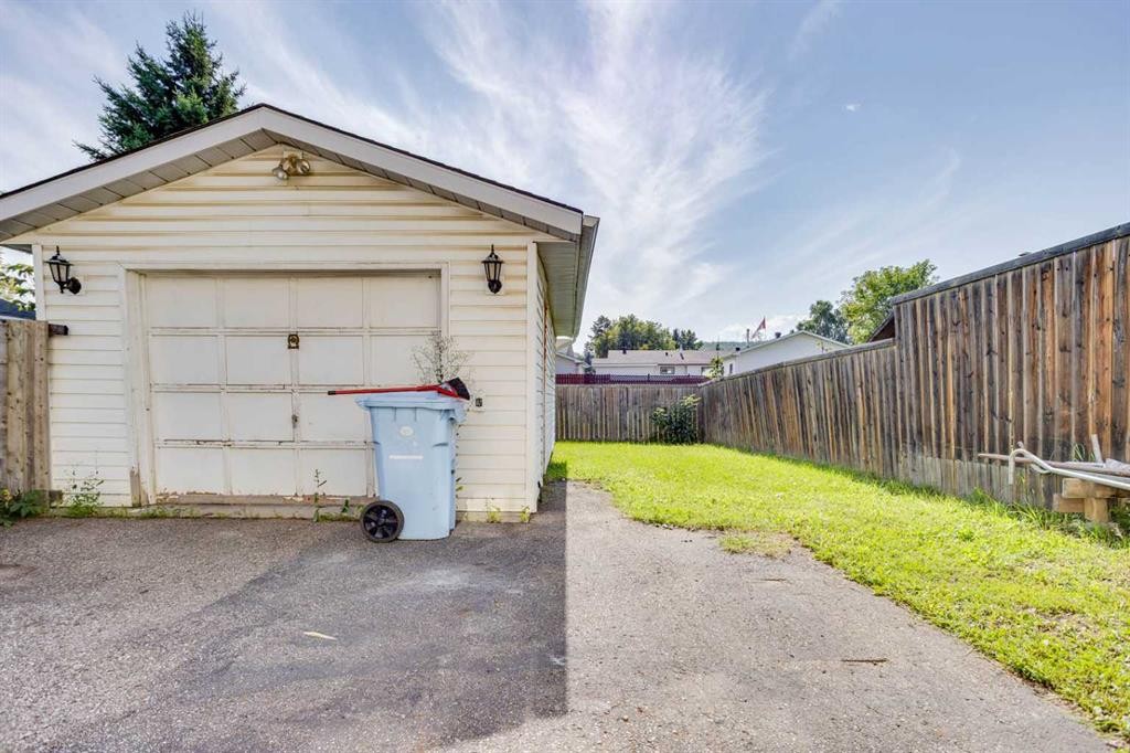 33 Poplar Crescent, Fort Mcmurray, AB