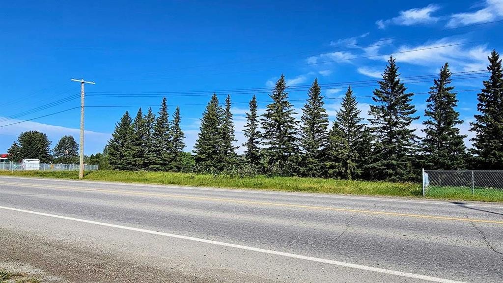 716 Main Avenue West, Sundre, AB