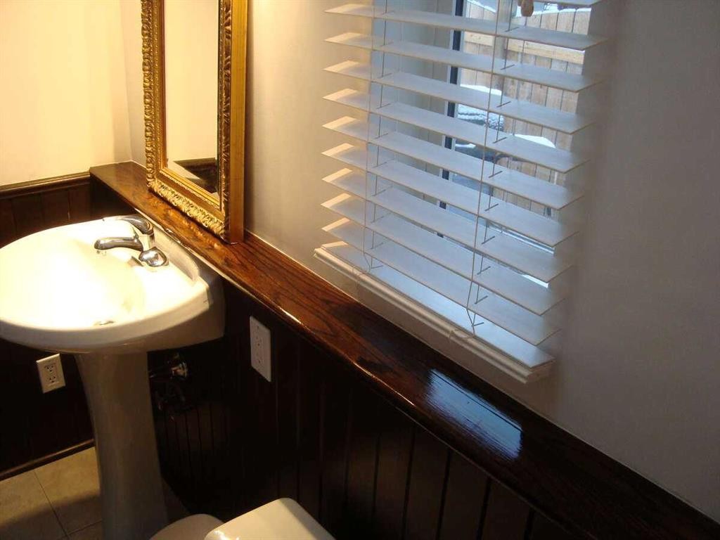 7215 5 Street Sw, Calgary, AB - Indoor Photo Showing Bathroom