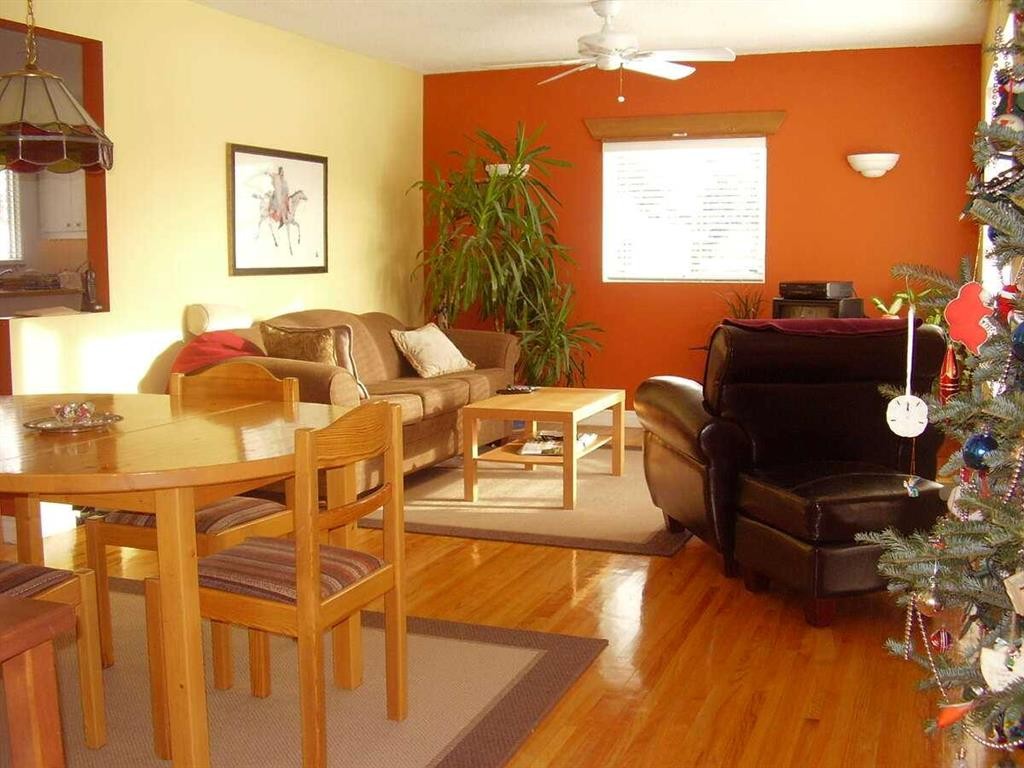 7215 5 Street Sw, Calgary, AB - Indoor Photo Showing Living Room
