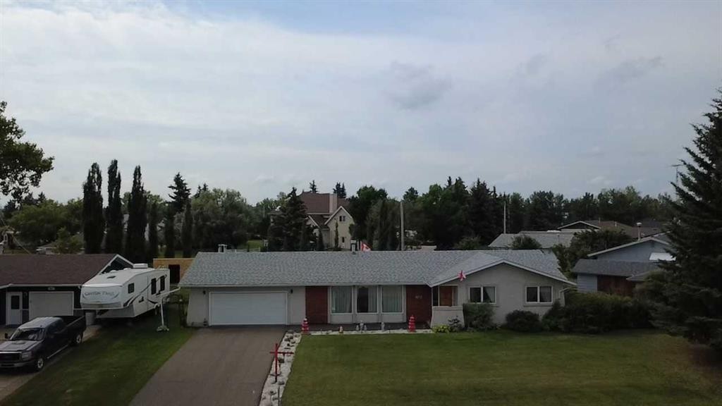 4913 Parkview Crescent, Castor, AB - Outdoor With Facade