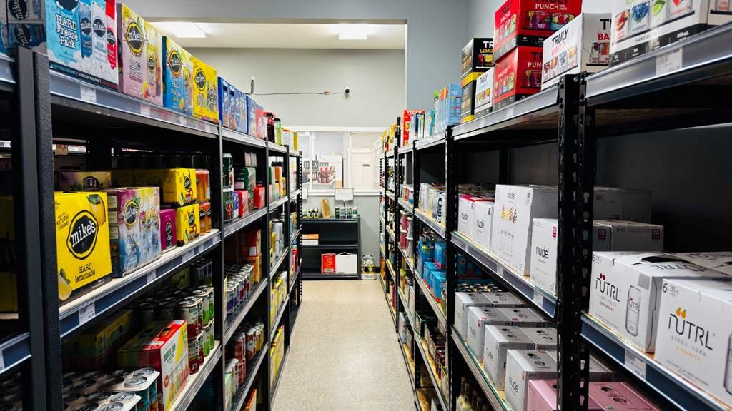 102-25 Beju Industrial Drive Drive, Sylvan Lake, AB