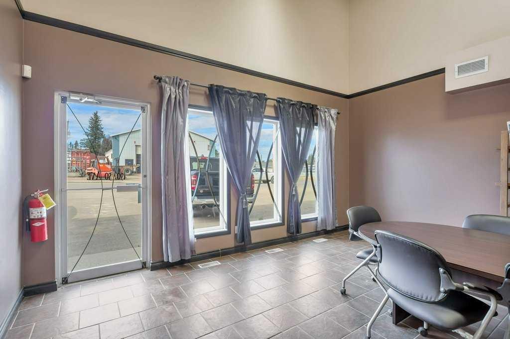 4907 50 Avenue, Eckville, AB