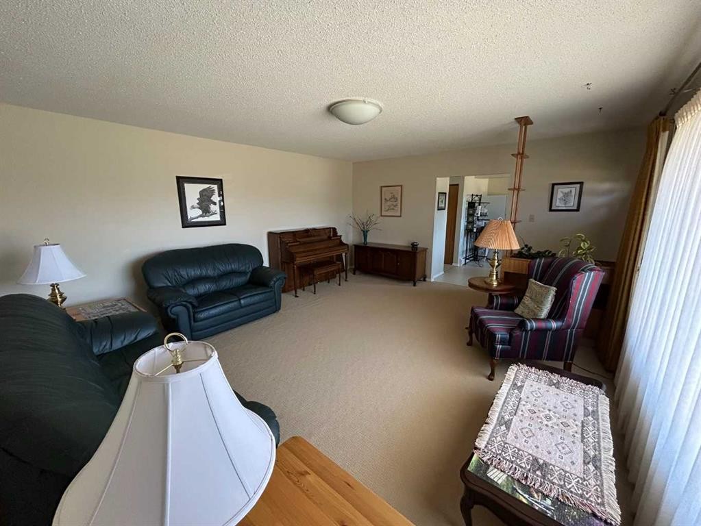 5405 50 Street, Castor, AB - Indoor