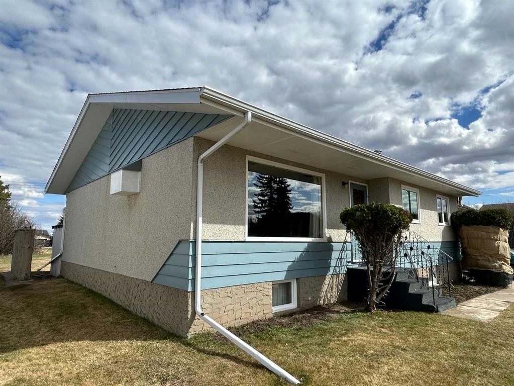 5405 50 Street, Castor, AB - Outdoor