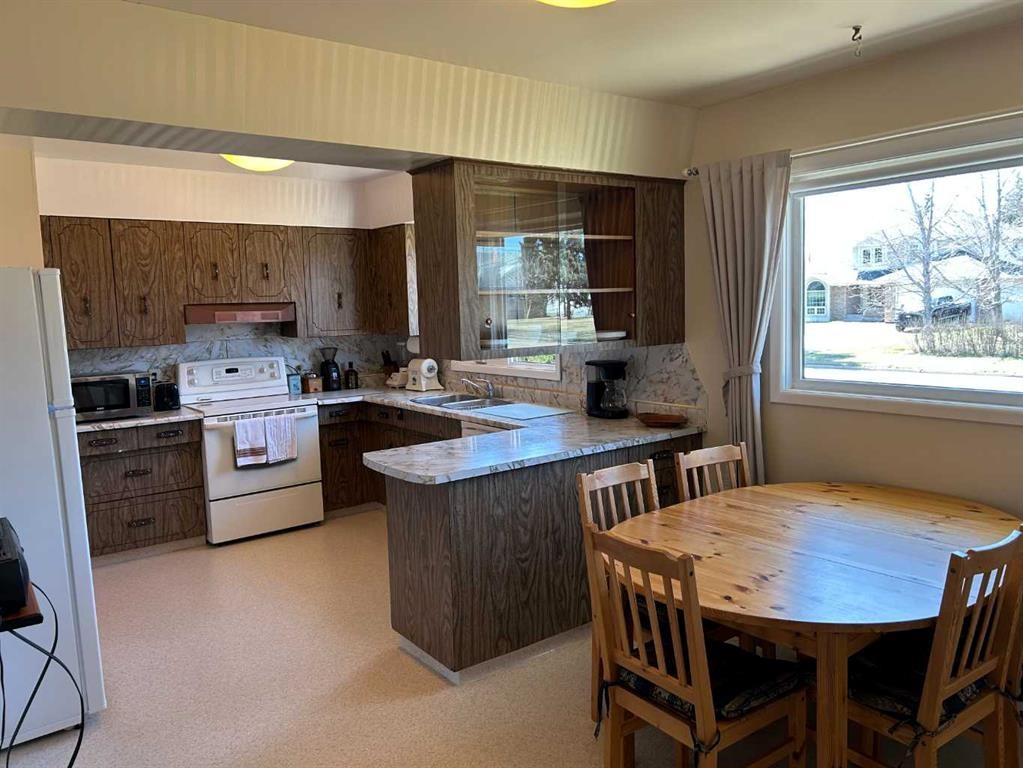 5405 50 Street, Castor, AB - Indoor