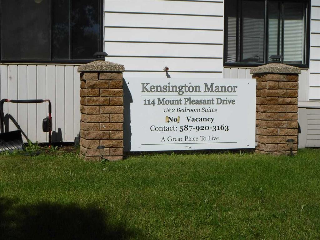 107-114 Mount Pleasant Drive, Camrose, AB - Outdoor