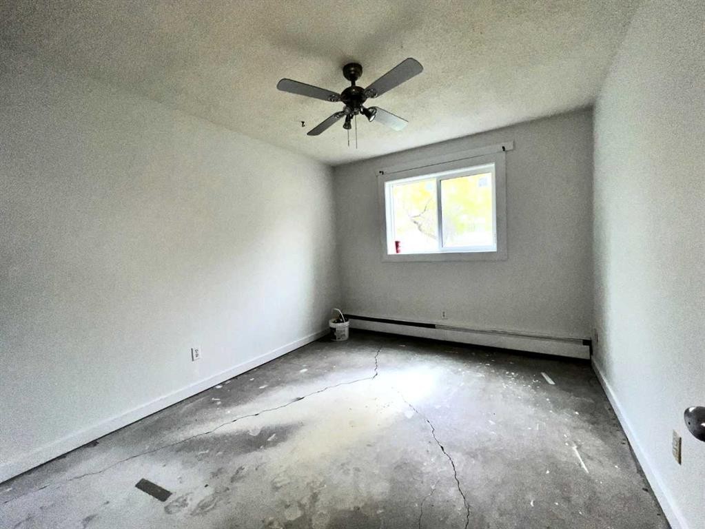 107-114 Mount Pleasant Drive, Camrose, AB - Indoor Photo Showing Other Room