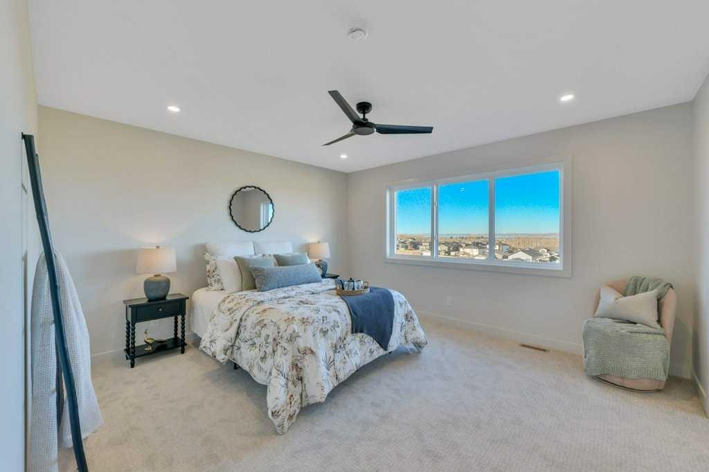 7 Vincent Gate, Sylvan Lake, AB - Indoor Photo Showing Bedroom