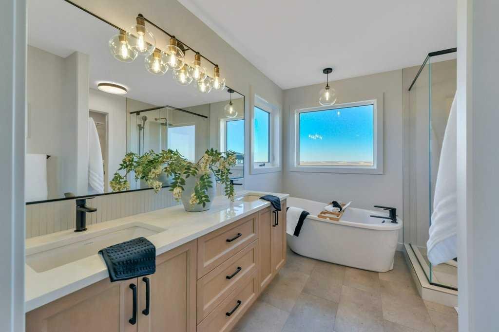 7 Vincent Gate, Sylvan Lake, AB - Indoor Photo Showing Bathroom