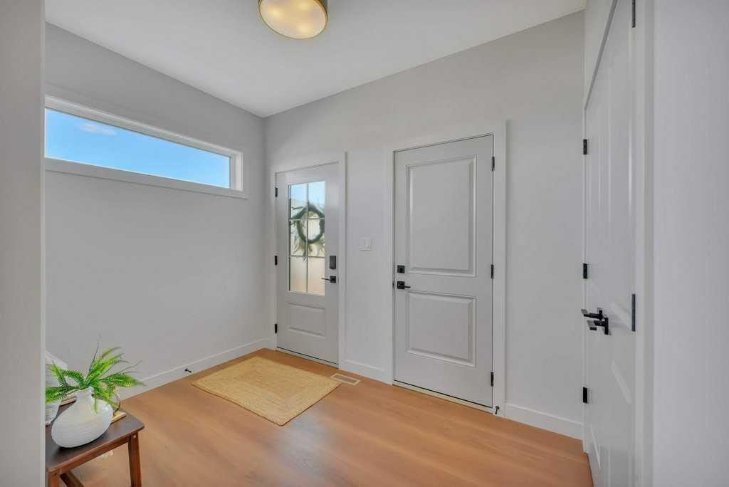 7 Vincent Gate, Sylvan Lake, AB - Indoor Photo Showing Other Room