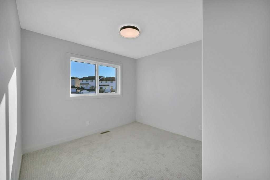 7 Vincent Gate, Sylvan Lake, AB - Indoor Photo Showing Other Room
