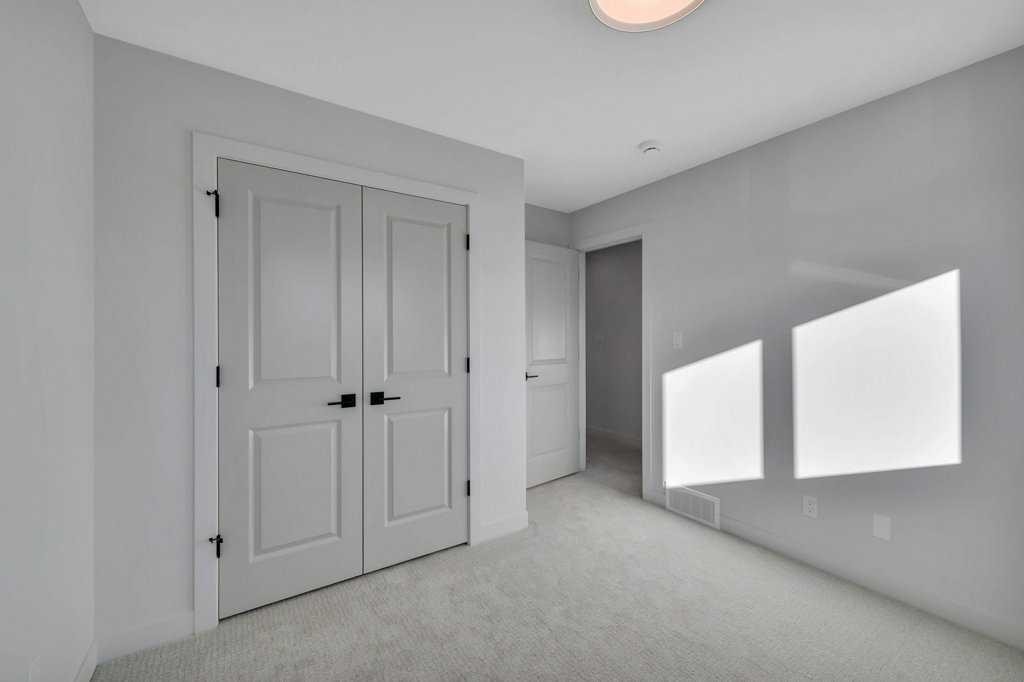 7 Vincent Gate, Sylvan Lake, AB - Indoor Photo Showing Other Room