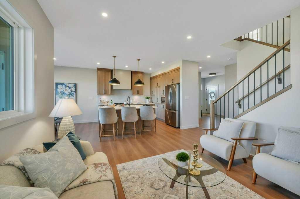 7 Vincent Gate, Sylvan Lake, AB - Indoor Photo Showing Living Room
