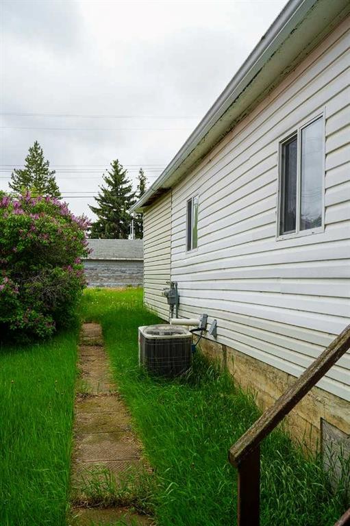 4931 49 Street, Hardisty, AB - Outdoor