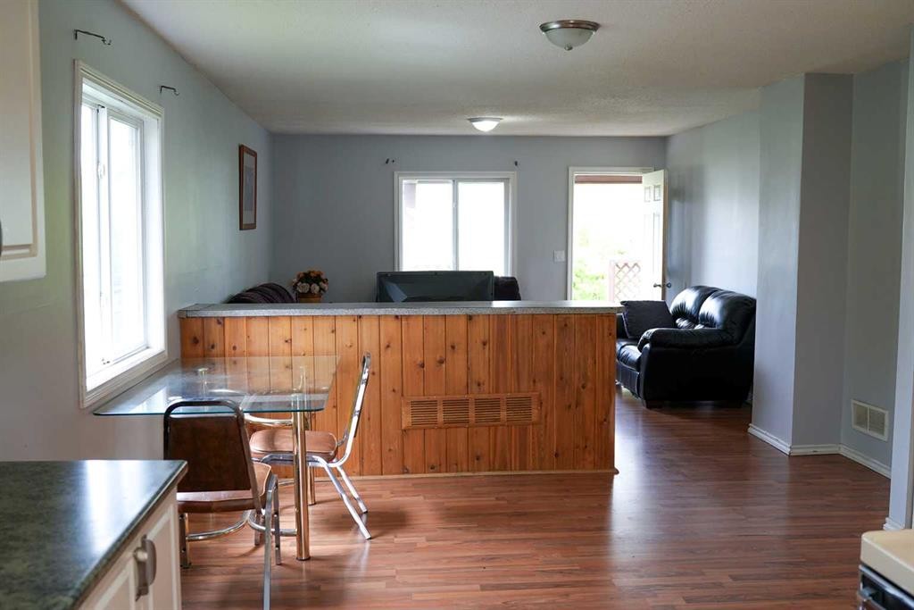 4931 49 Street, Hardisty, AB - Indoor