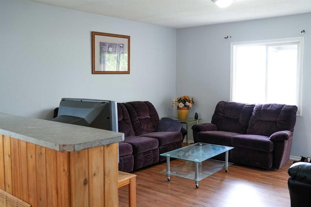 4931 49 Street, Hardisty, AB - Indoor Photo Showing Living Room