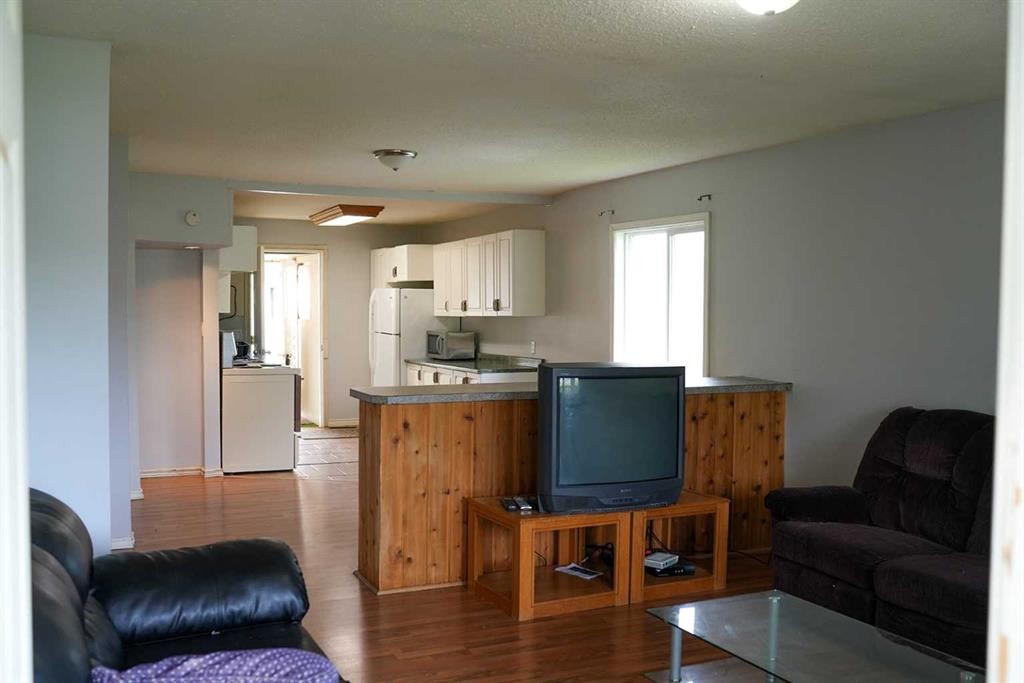 4931 49 Street, Hardisty, AB - Indoor Photo Showing Living Room