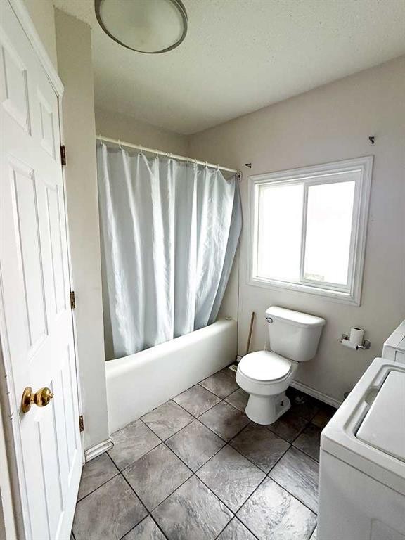 4931 49 Street, Hardisty, AB - Indoor Photo Showing Bathroom