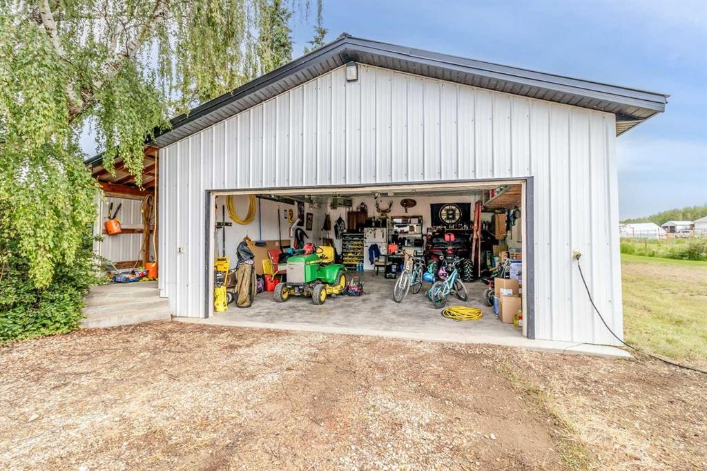 24 Main Street, Ardley, AB - Outdoor