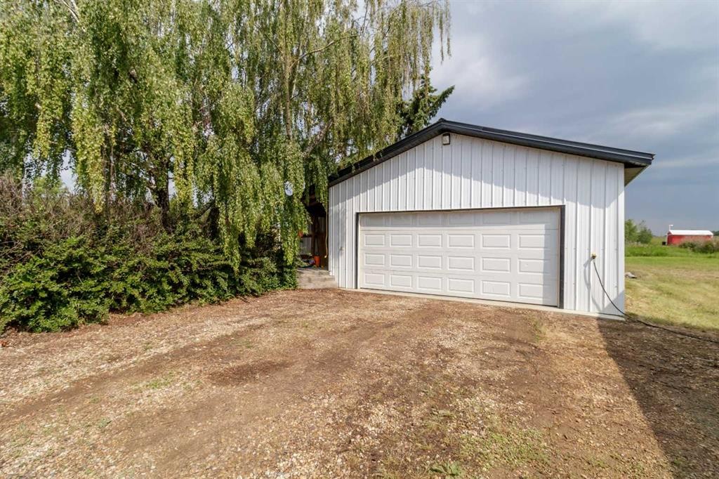 24 Main Street, Ardley, AB - Outdoor