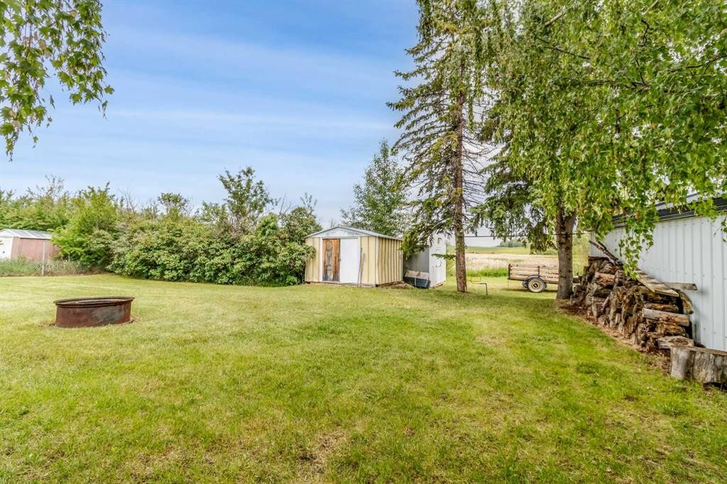 24 Main Street, Ardley, AB - Outdoor