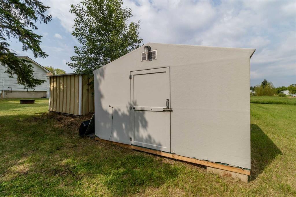 24 Main Street, Ardley, AB - Outdoor