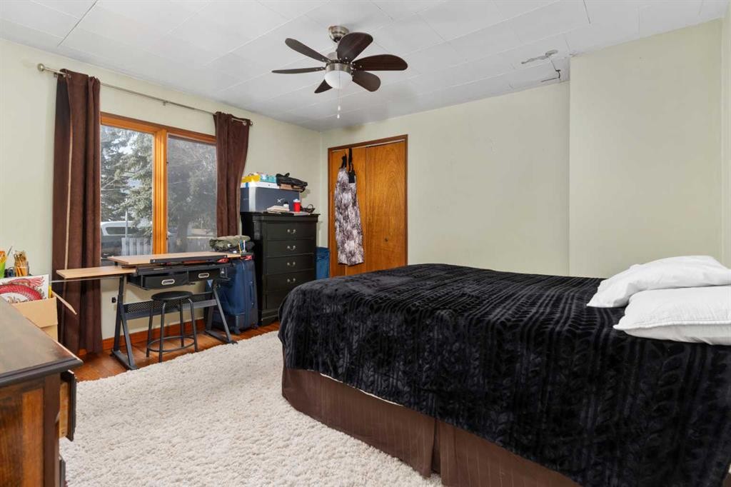 4936 49 Street, Hardisty, AB - Indoor Photo Showing Bedroom