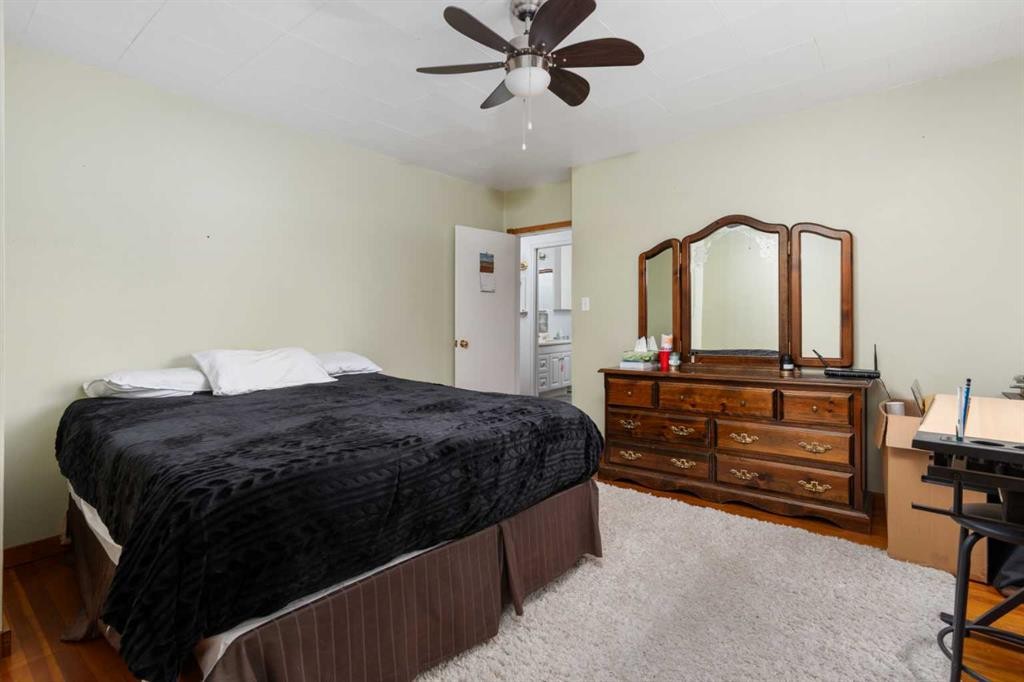 4936 49 Street, Hardisty, AB - Indoor Photo Showing Bedroom